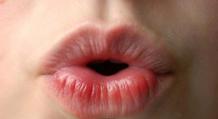 Este posibil și cum să măresc buzele permanent acasă?