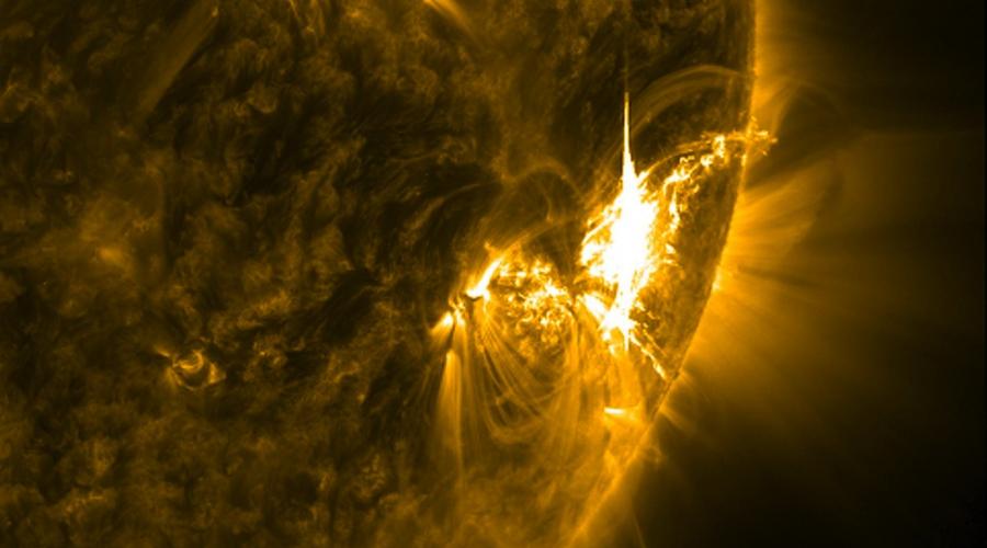 Kako se zove koronalno izbacivanje materije sa Sunca.  ejekcije koronalne mase.  Šta određuje stepen geoefikasnosti solarnih baklji