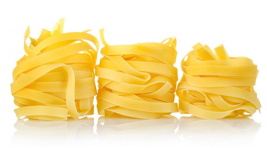 Fettuccine sa vrganjima u kremastom sosu - korak po korak recept sa fotografijama kako kuhati tjesteninu.  Fettuccine sa pečurkama iz sunčane Italije.  Recepti za fetućine testenine sa šampinjonima u kremastom sosu, sa piletinom, brokolijem, šunkom i povrćem Fetućine sa pečurkama i pavlakom