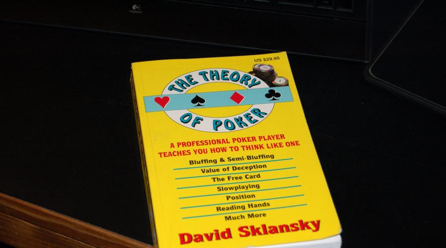 Literatură educațională pentru jocul de poker.  Poker Books - Cea mai mare bibliotecă de poker.  Descărcare gratuită!  Beneficiați de David Sklansky